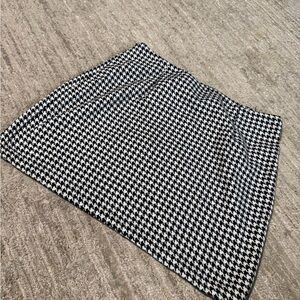 Elegant Houndstooth Mini Skirt
